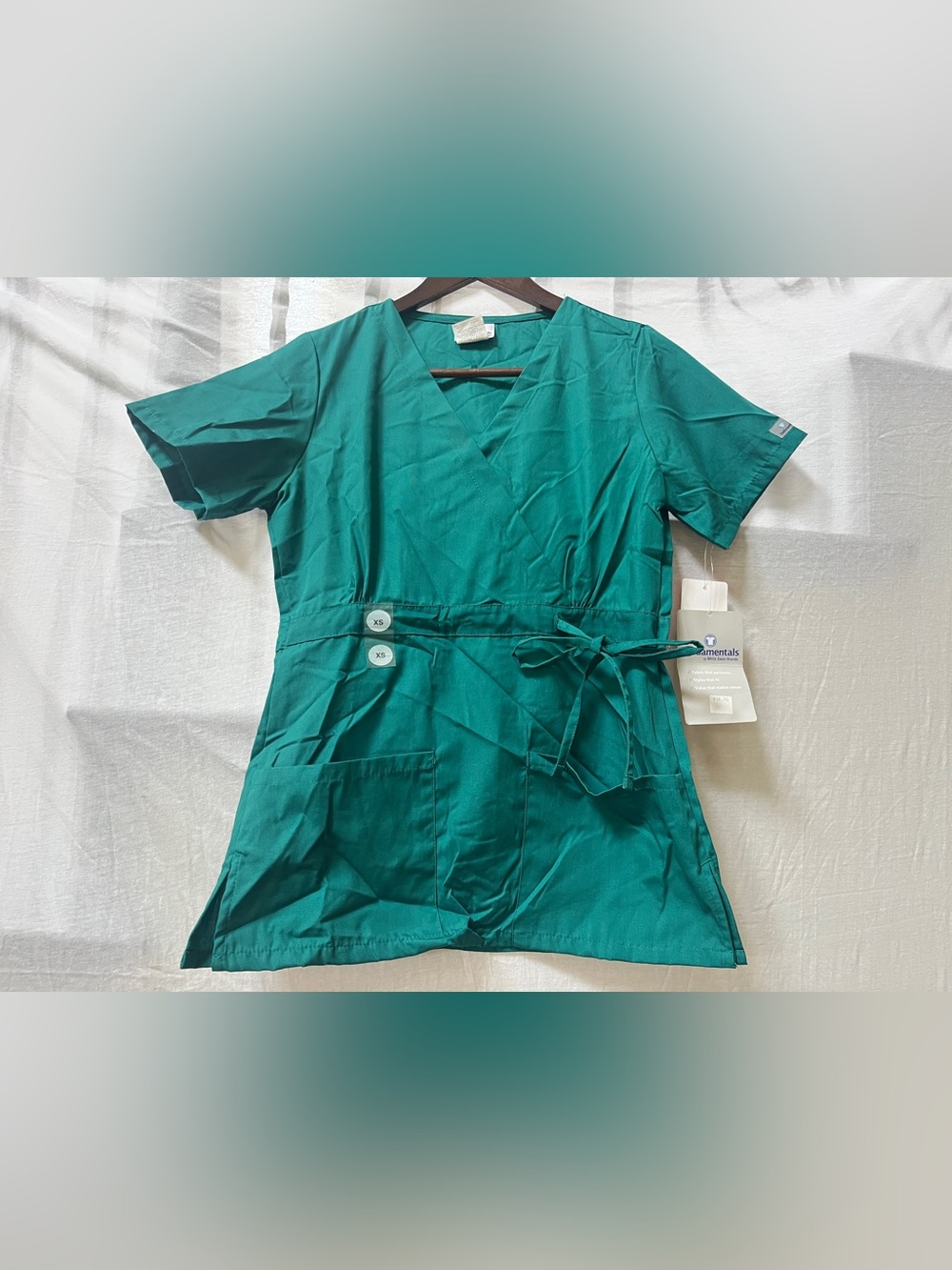 Fundamentals Women's Green Wrap medical Scrub Top with Tie Waist Sz XS